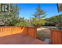 1634 Tasco Close, Saanich, BC V8N5P2 Photo 37