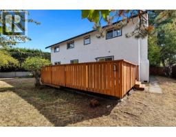 1634 Tasco Close, Saanich, BC V8N5P2 Photo 38