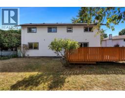 1634 Tasco Close, Saanich, BC V8N5P2 Photo 39