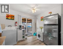 4pc Bathroom - 1527 46 Street Se, Calgary, AB T2A1N7 Photo 13