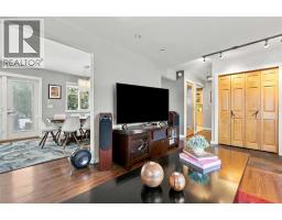2pc Bathroom - 1616 Shelbourne Street Sw, Calgary, AB T3C2L3 Photo 7