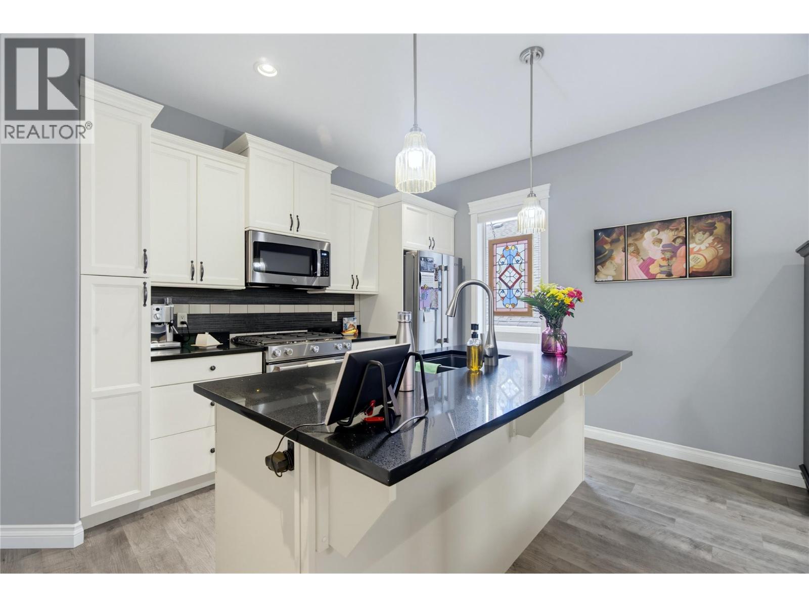 8 2850 7th Avenue Northeast, Salmon Arm