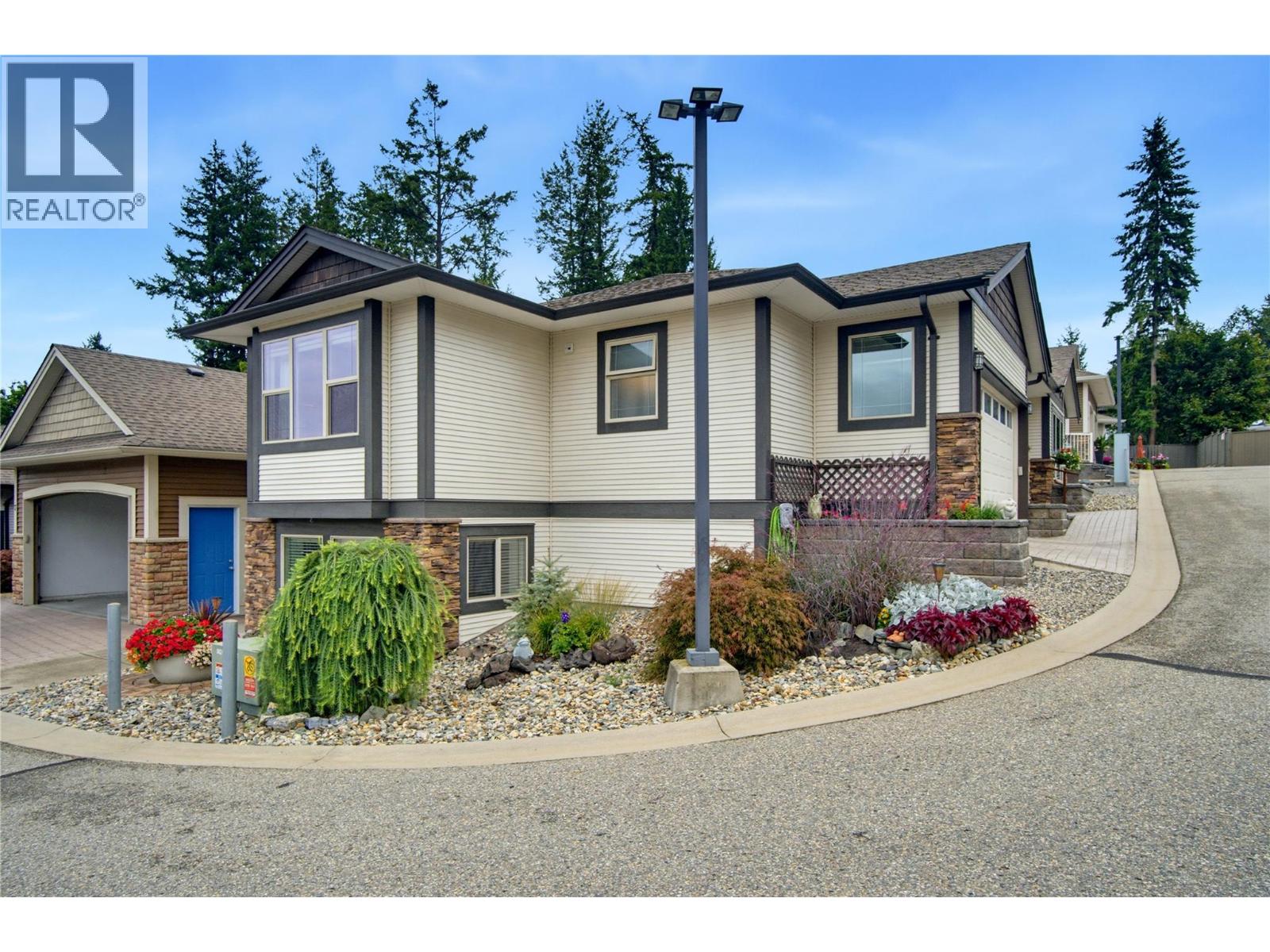 #8 2850 7th Avenue NE - 3