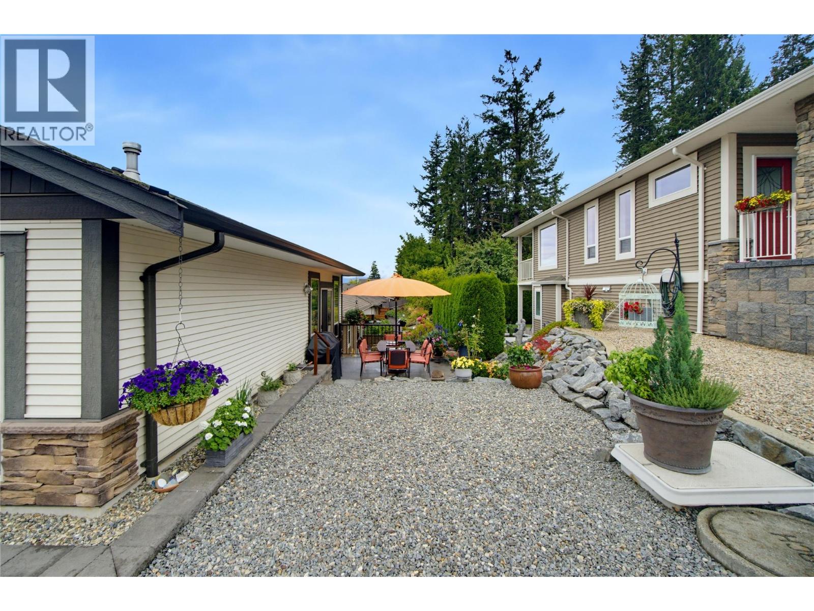 8 2850 7th Avenue Northeast, Salmon Arm