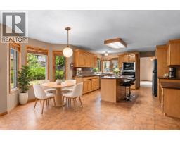 Kitchen - 4321 Crystal Drive, Vernon, BC V1T8V4 Photo 9