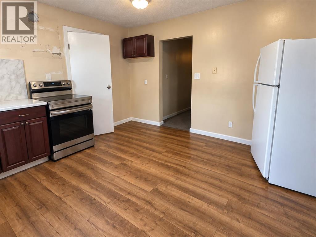 635 7 Street S - Image 4
