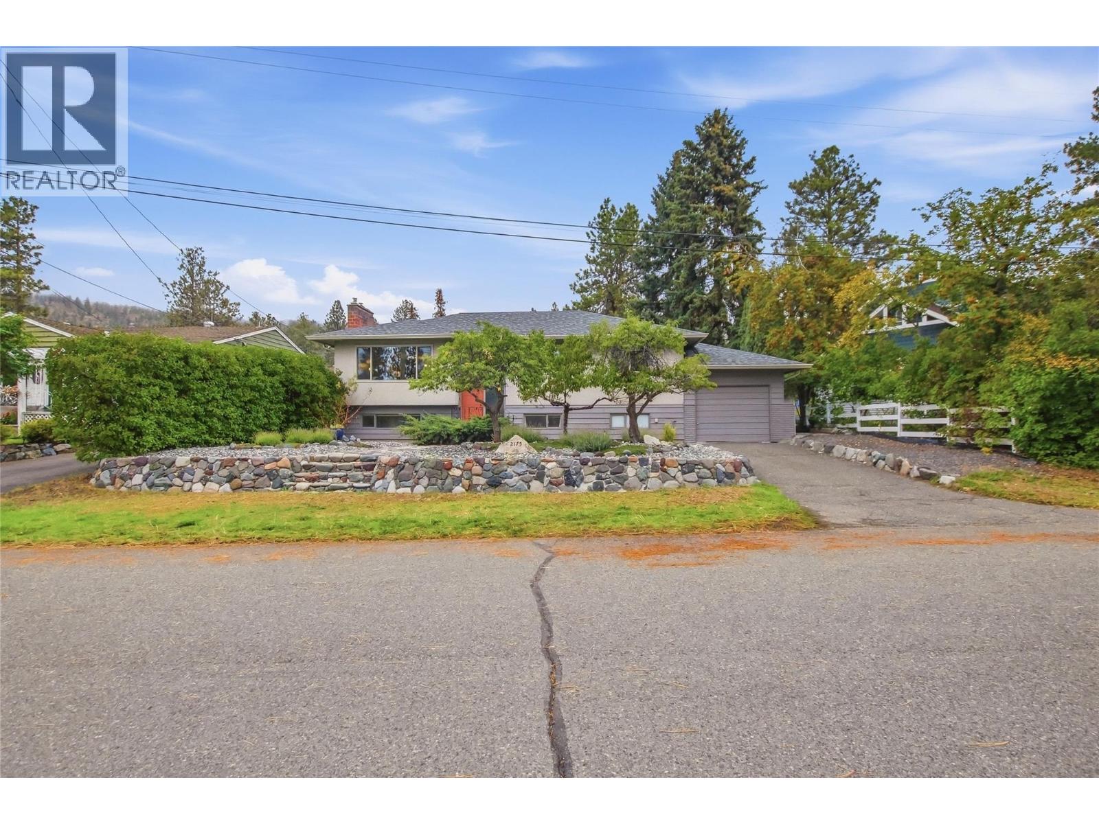 2175 Munro Crescent - 35