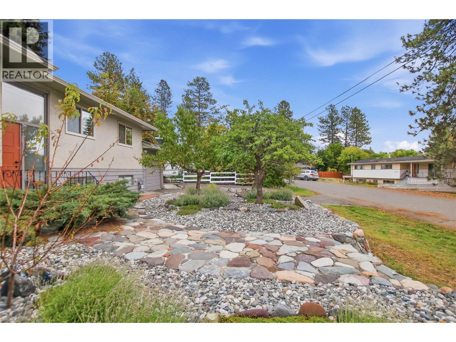 2175 Munro Crescent - Image 38