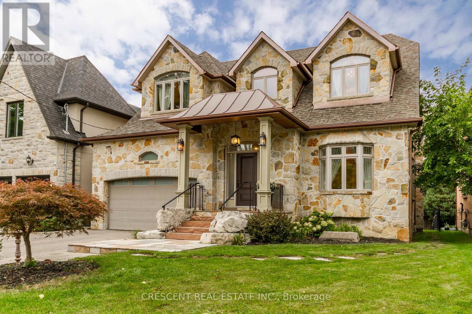 17 AGAR CRESCENT, Toronto (Islington-City Centre West) — photo 2
