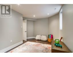 17 Agar Crescent, Toronto, ON M9B5A4 Photo 42