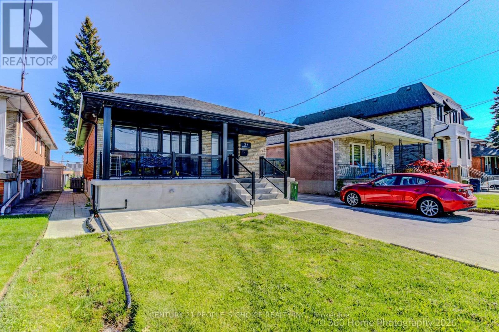 UPPER - 37 BENTWORTH AVENUE, Toronto (Yorkdale-Glen Park) — photo 2