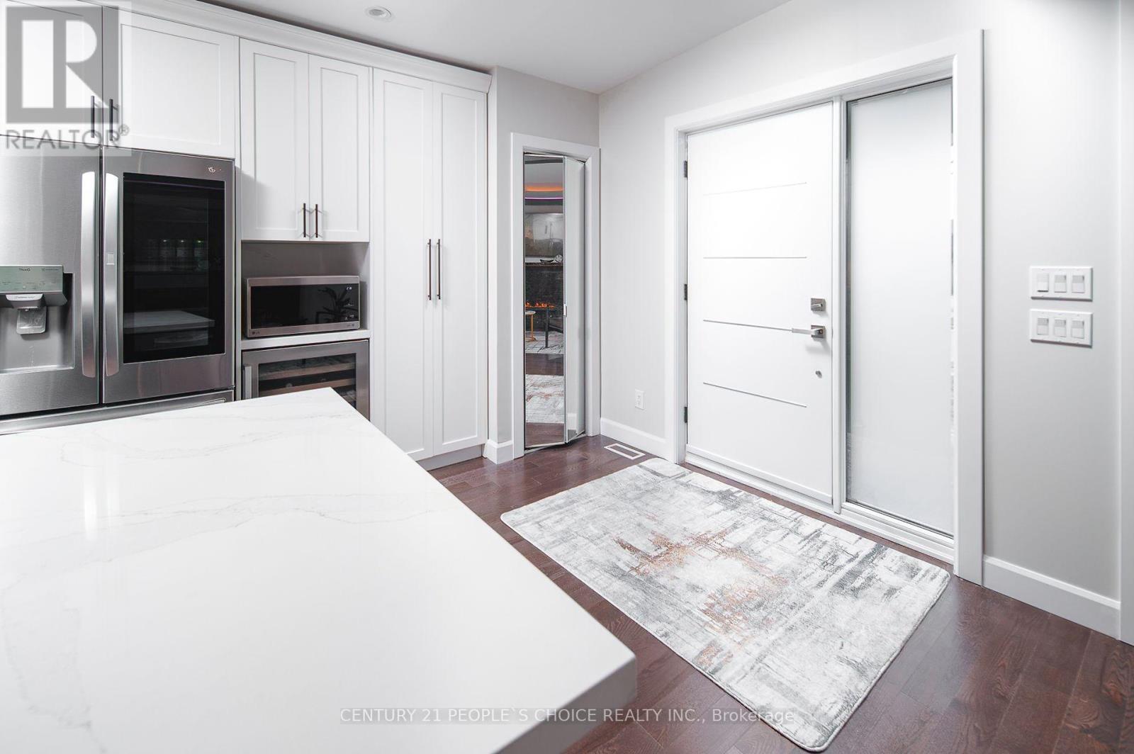UPPER - 37 BENTWORTH AVENUE, Toronto (Yorkdale-Glen Park) — photo 10