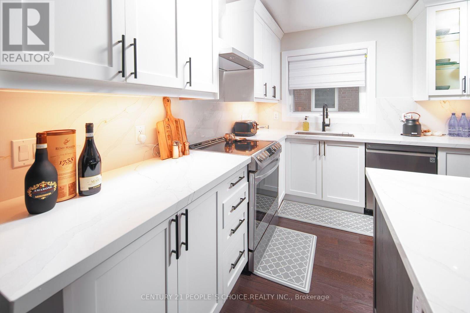 UPPER - 37 BENTWORTH AVENUE, Toronto (Yorkdale-Glen Park) — photo 8
