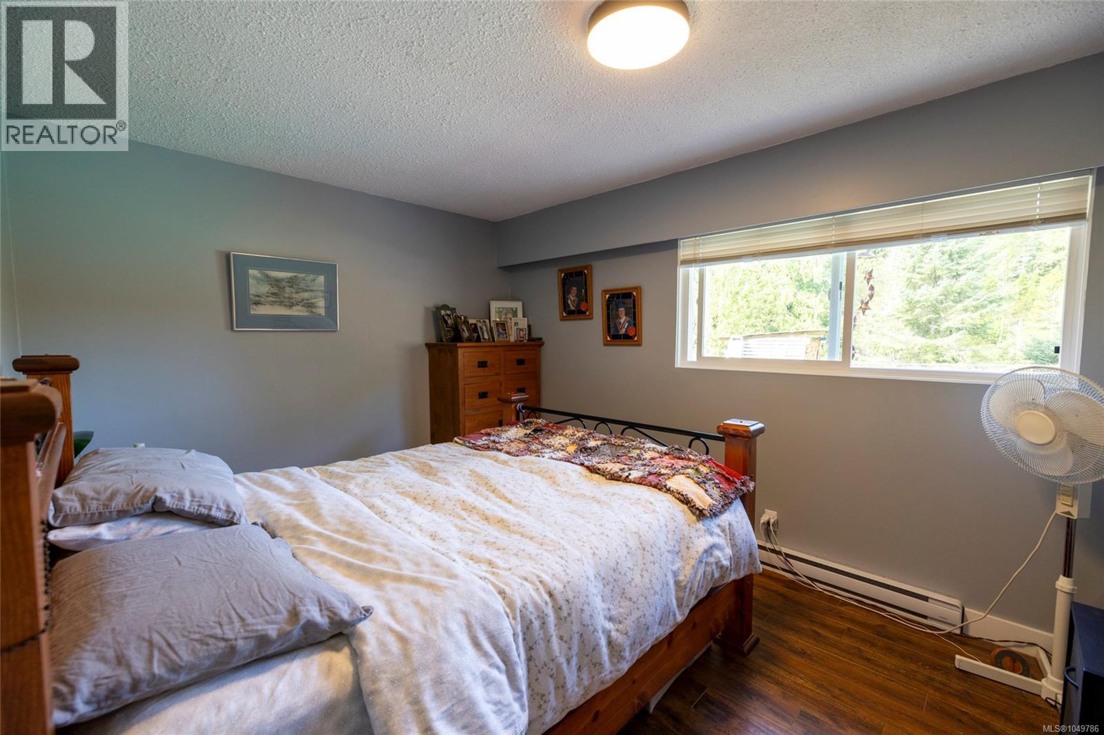 6960 Quatse Cres - 8