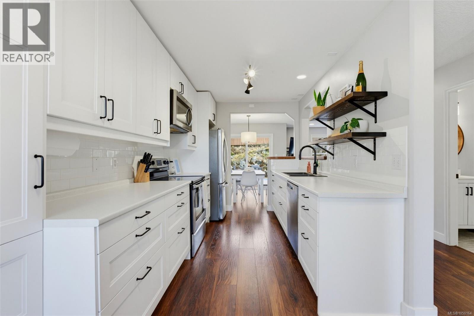 #4 2563 MILLSTREAM Rd - Image 6