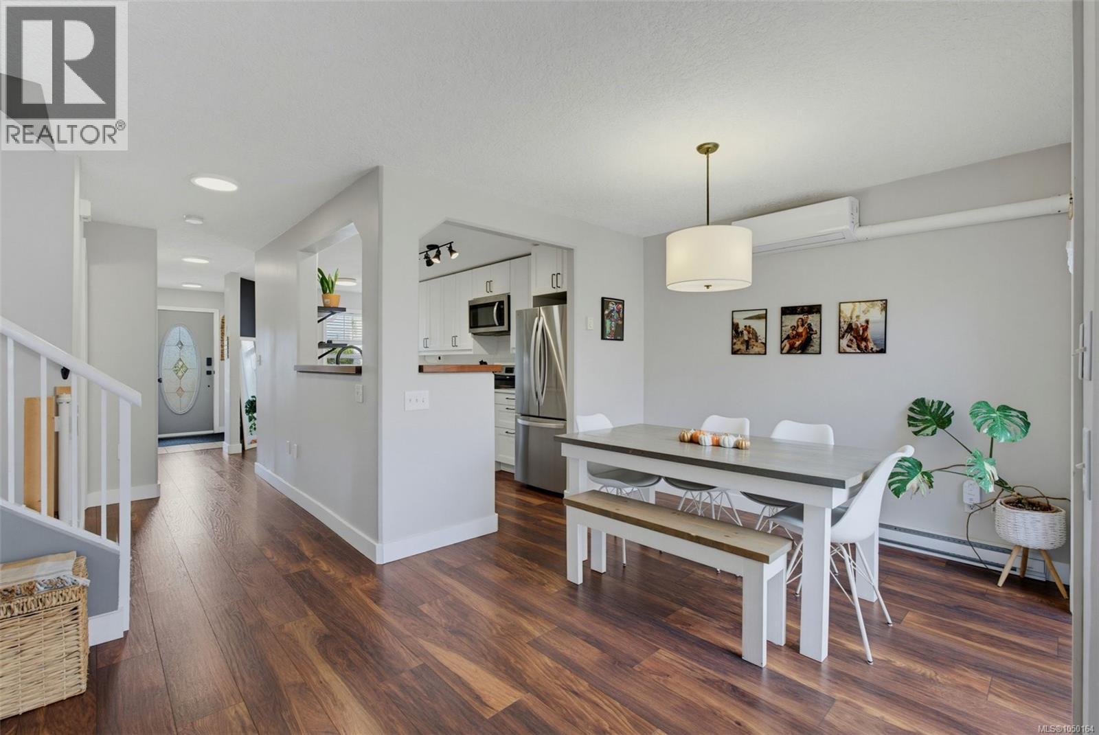 #4 2563 MILLSTREAM Rd - Image 12