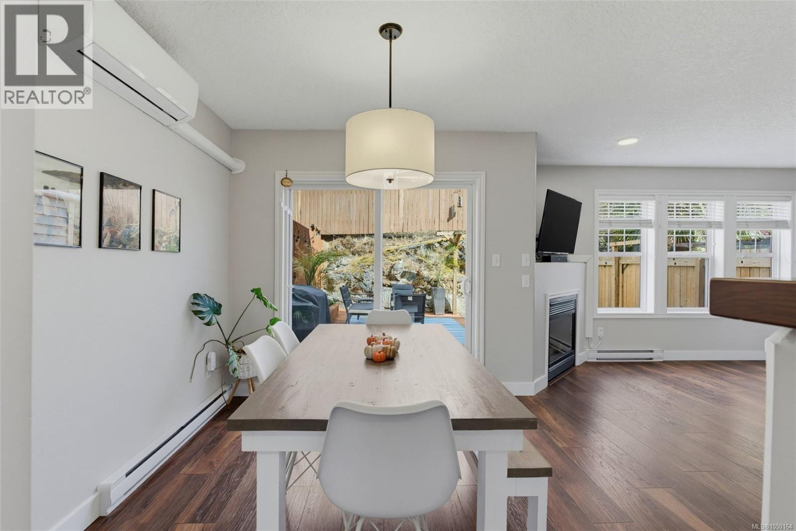 #4 2563 MILLSTREAM Rd - Image 10