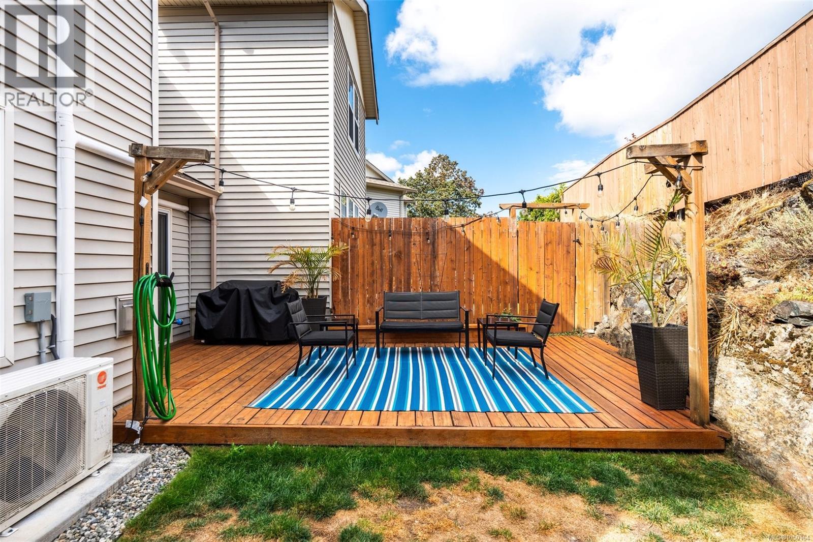 #4 2563 MILLSTREAM Rd - 30
