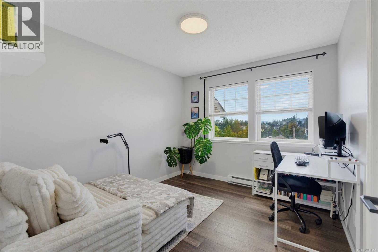 #4 2563 MILLSTREAM Rd - 21