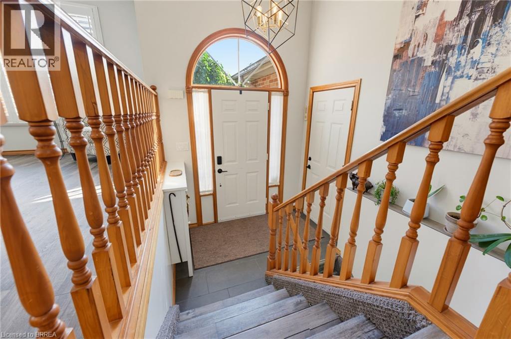 10 NOBLE Court, Brantford — photo 5
