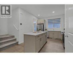 4pc Bathroom - 172 Belmont Way Sw, Calgary, AB T2X5T4 Photo 12