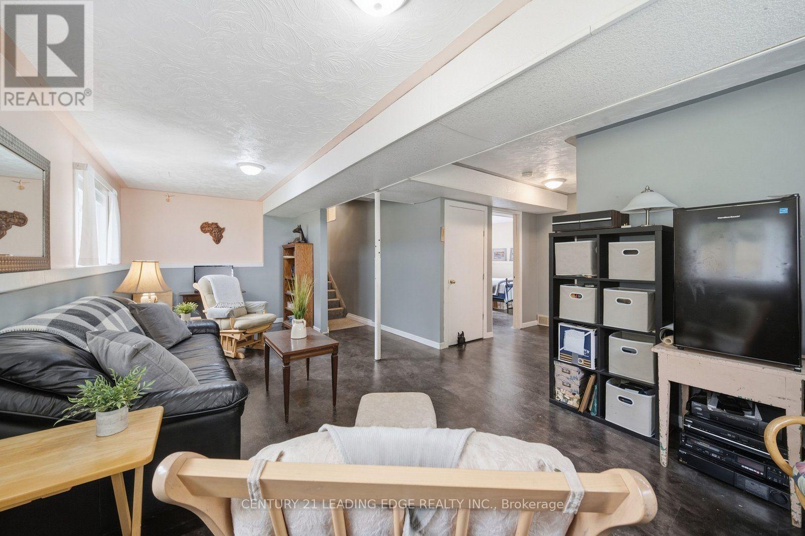 1327 EAST QUARTER LINE ROAD - 20