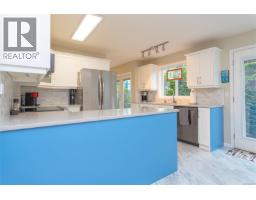 659 Windward Way, Qualicum Beach, BC V9K2K4 Photo 17