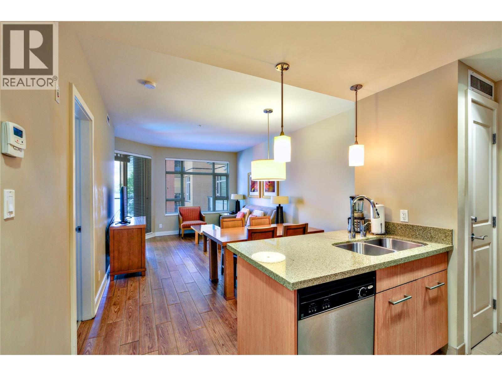 #334 15 PARK Place - 38