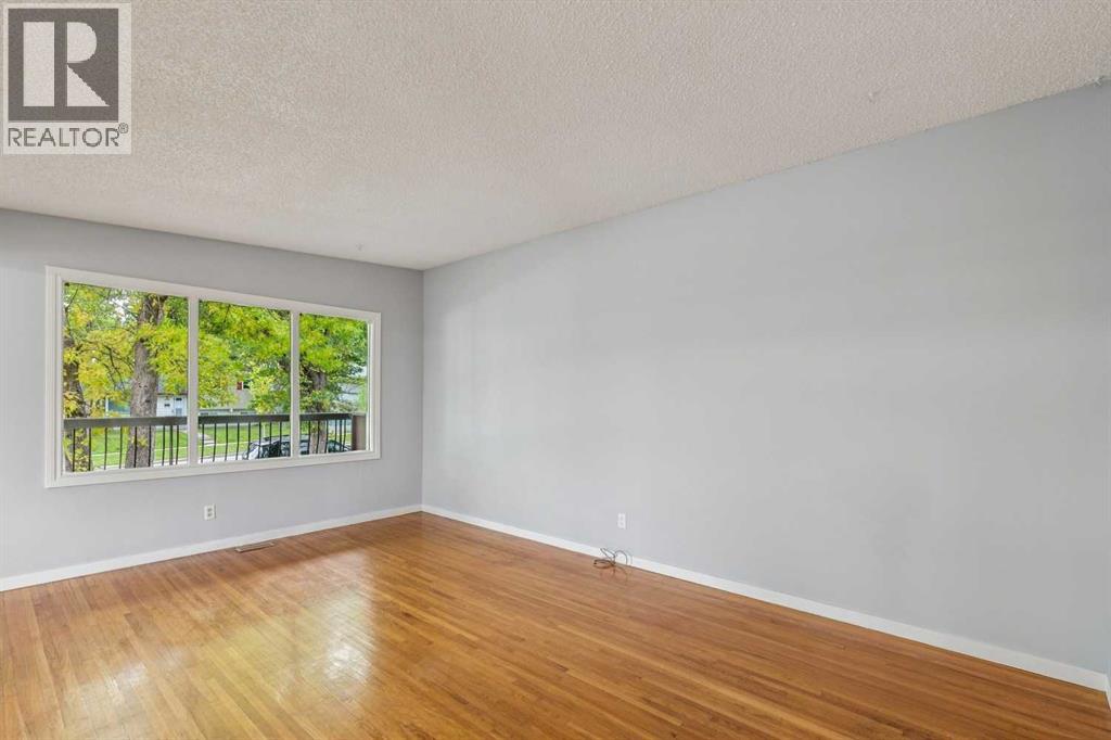 518 72 Avenue NW - 10