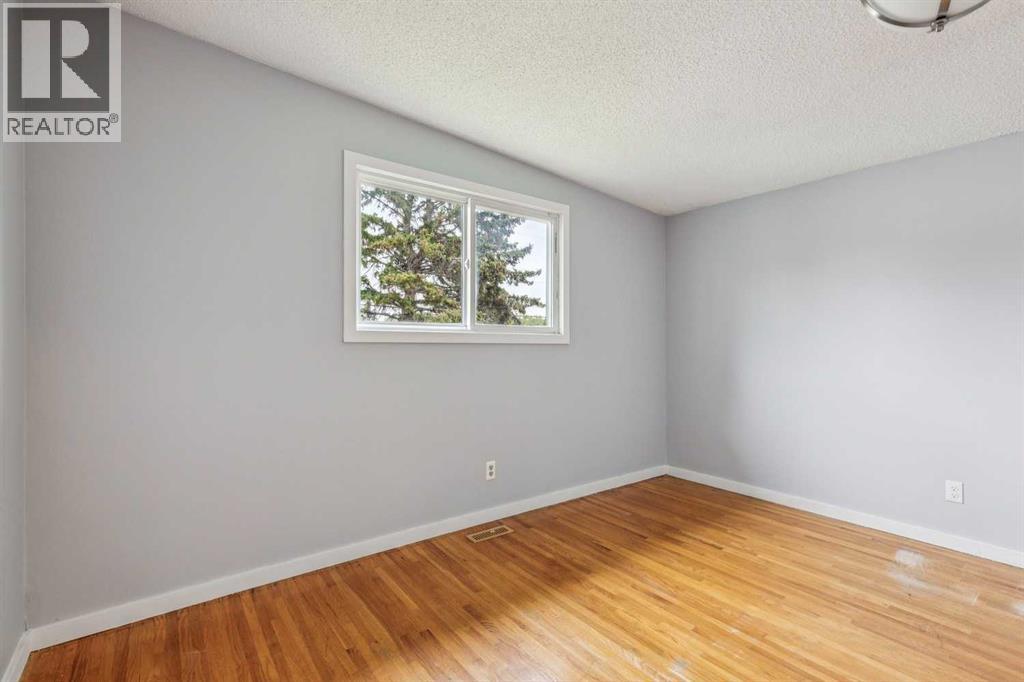 518 72 Avenue NW - 17