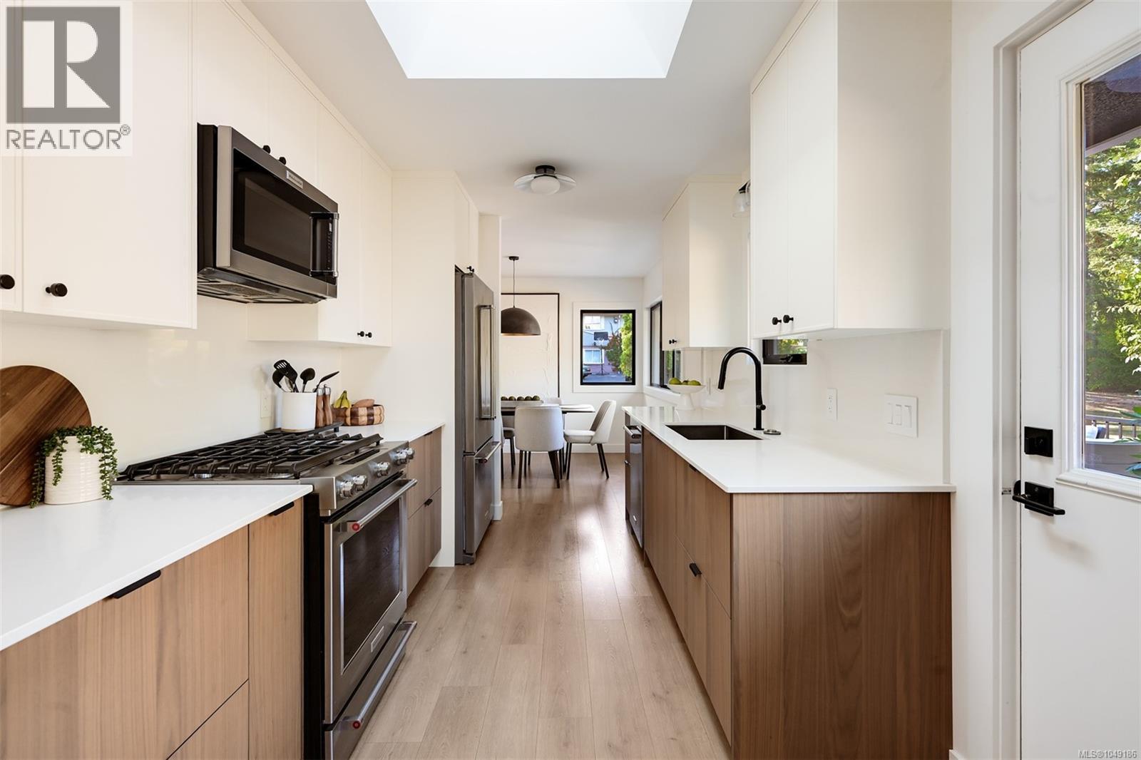 2860 Tudor Ave - 23