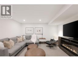 2860 Tudor Ave, Saanich, BC V8N1L9 Photo 41