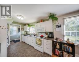 Living room - 160 Oxford Street, Warfield, BC V1R2T3 Photo 11