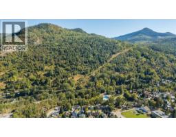 160 Oxford Street, Warfield, BC V1R2T3 Photo 24