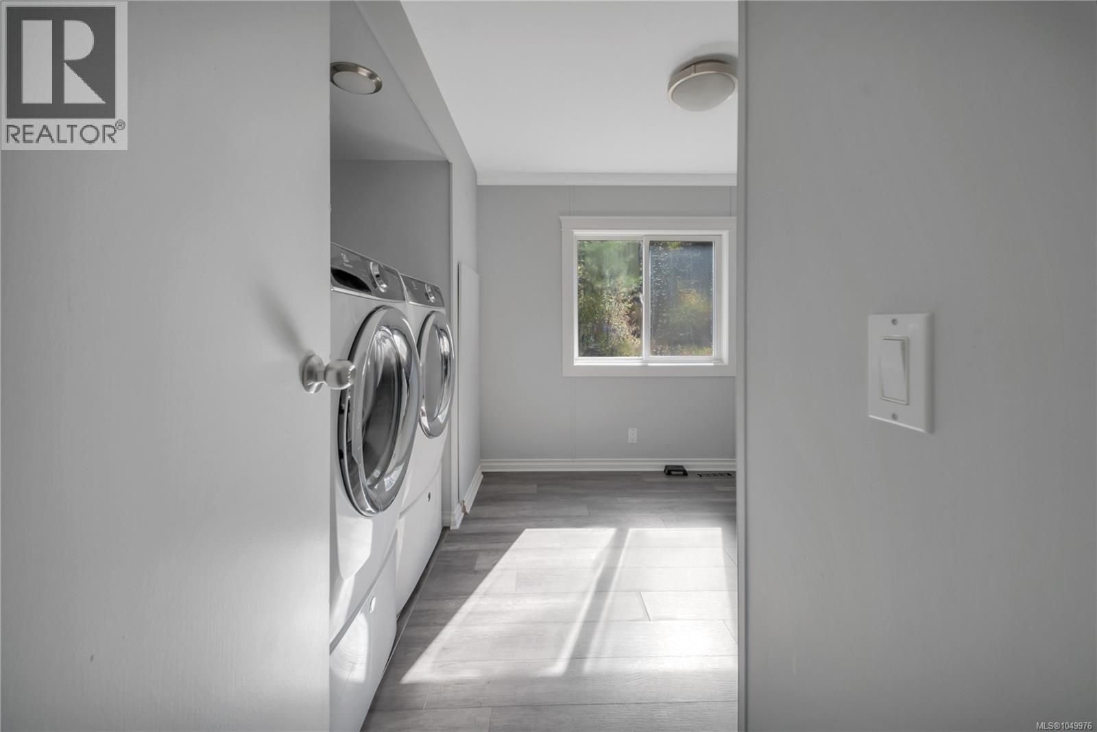 1320 Englishman River Rd - 33