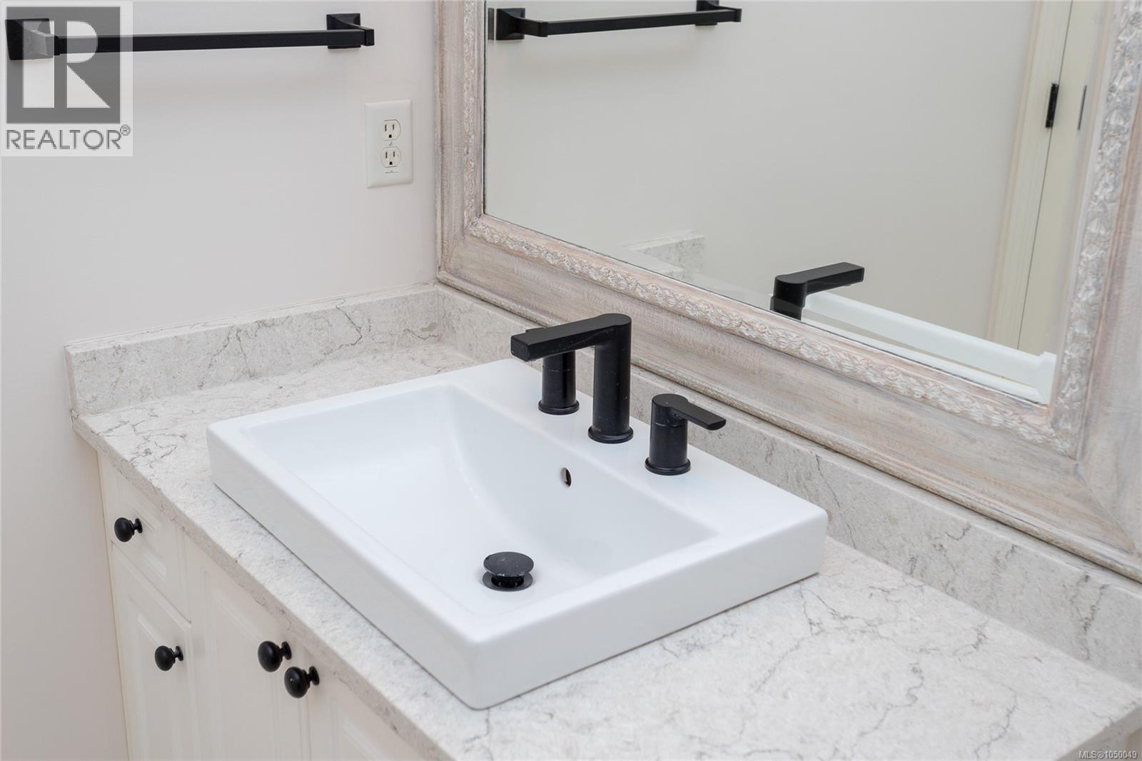 7968 Polo Park Cres - Image 32