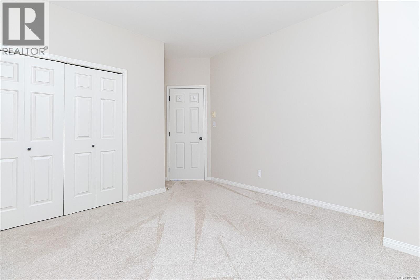 7968 Polo Park Cres - 34