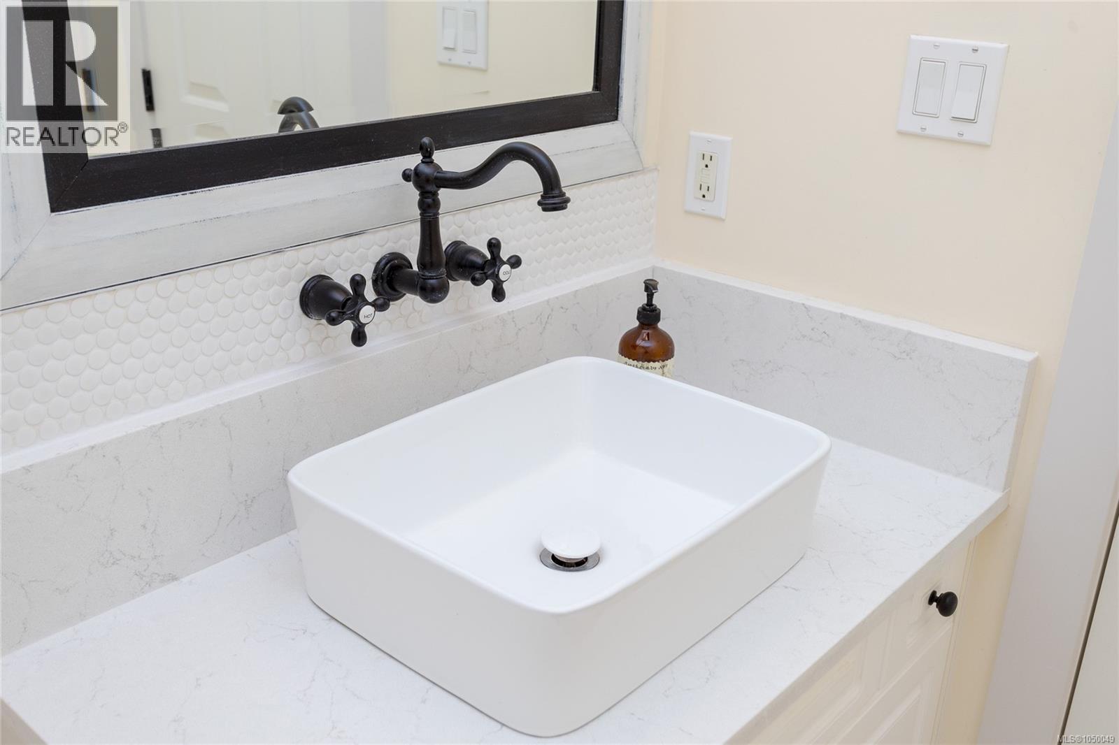 7968 Polo Park Cres - 38