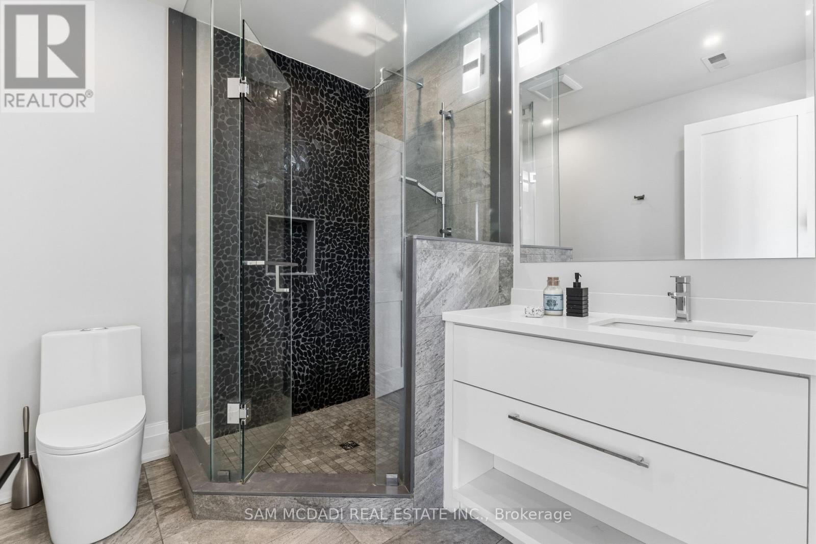 584 FOURTH LINE - Image 29
