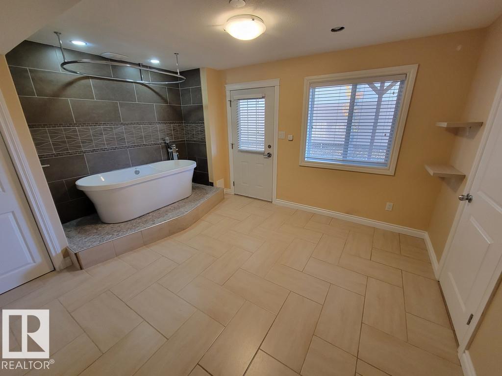 1001 7 AV - Image 20
