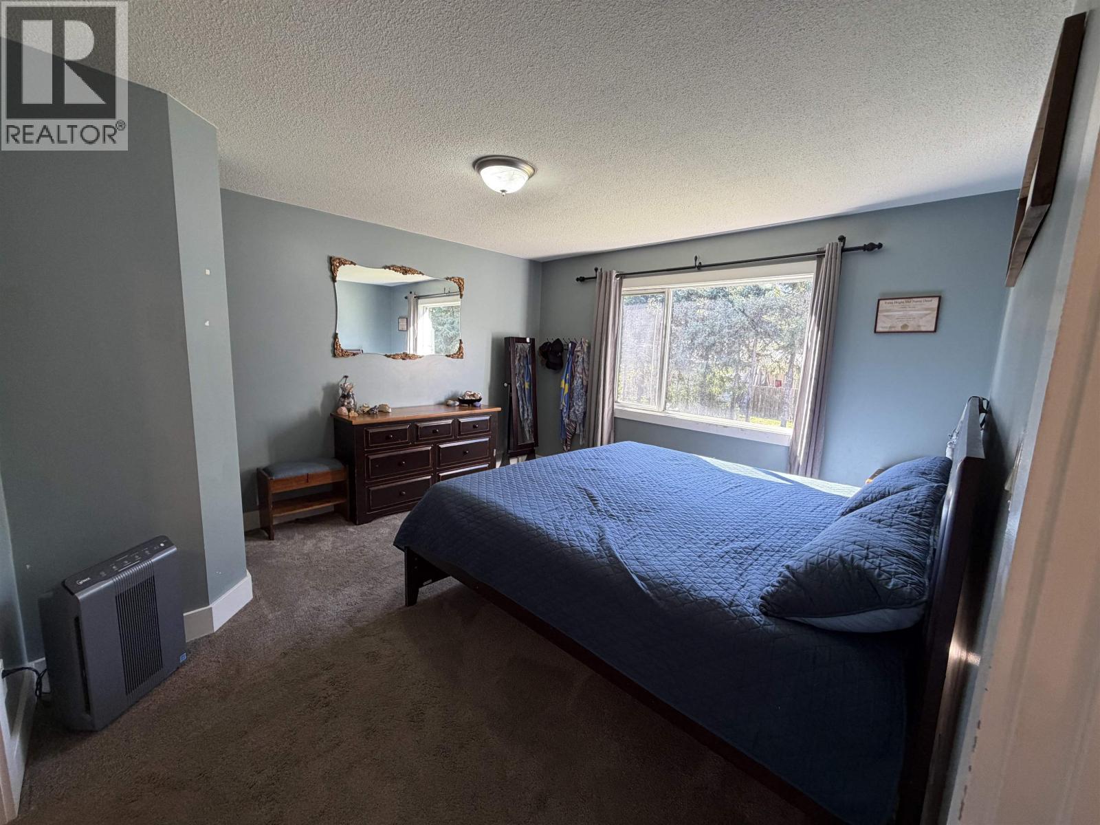 1637 QUEEN Street, Smithers