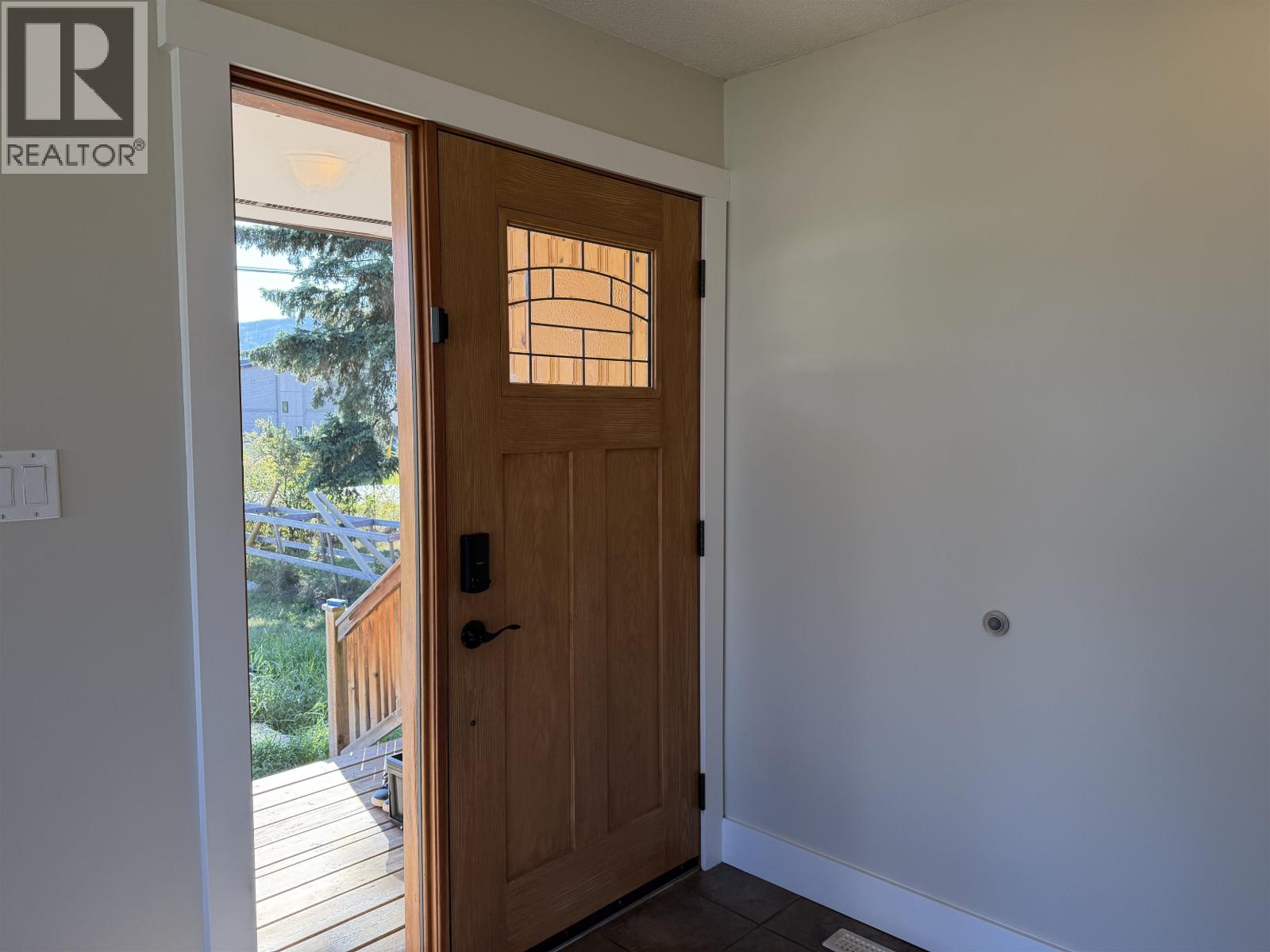 1637 QUEEN STREET - 2