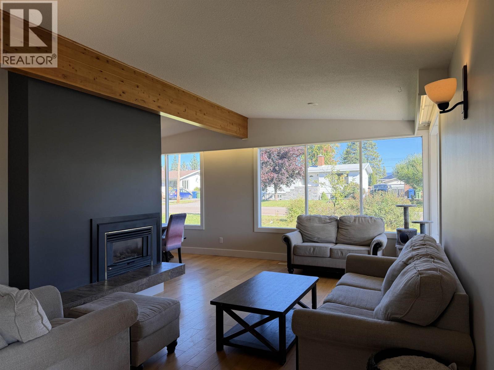 1637 QUEEN Street, Smithers