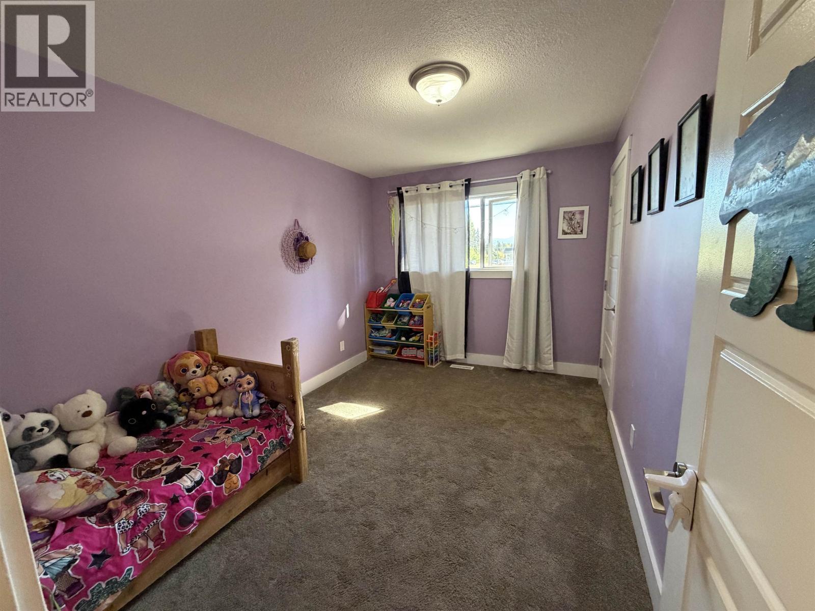 1637 QUEEN Street, Smithers