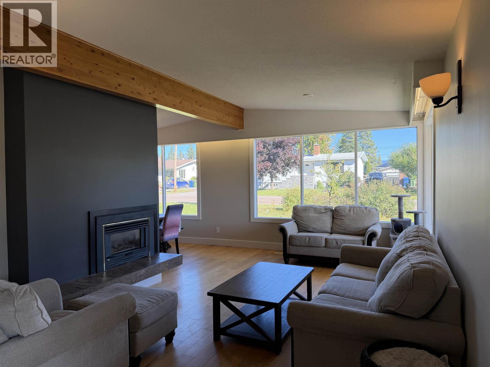 1637 QUEEN STREET - 3