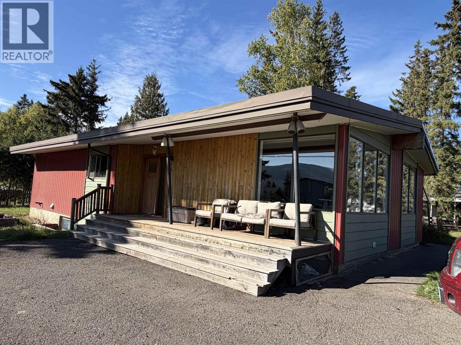 1637 QUEEN STREET - 26