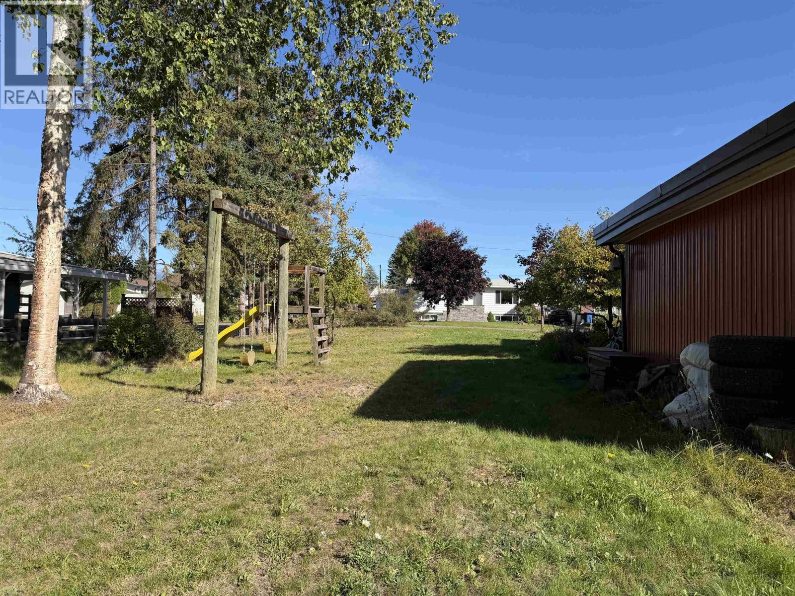 1637 QUEEN Street, Smithers