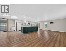 Kitchen - 532 Guildford Court, Coldstream, BC V1B2E3 Photo 10