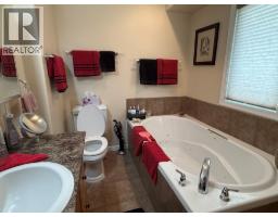 4pc Bathroom - 340 Robson Place, Clearwater, BC V0E1N1 Photo 10