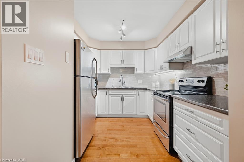 541 OLD ABBEY Court Unit# B, Waterloo — photo 8